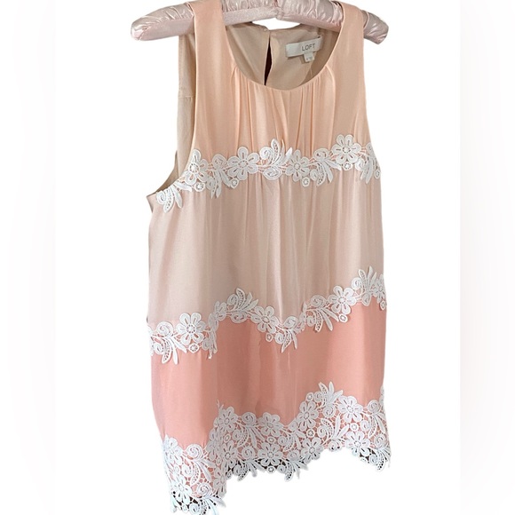 NWT LOFT Pleated Peach Sleeveless Floral Lace Blouse Size Medium - Picture 2 of 14